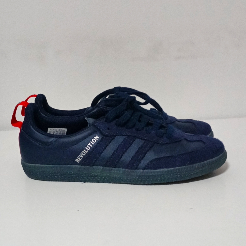 Adidas Orchard  New England Revolution  sambas Size 6.5 /39.5